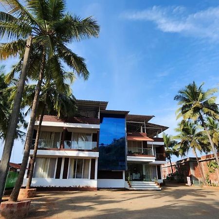 Coastal Bay Beach Resort Harnai Bagian luar foto
