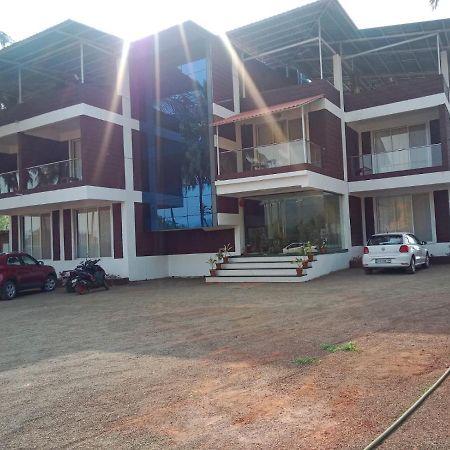 Coastal Bay Beach Resort Harnai Bagian luar foto