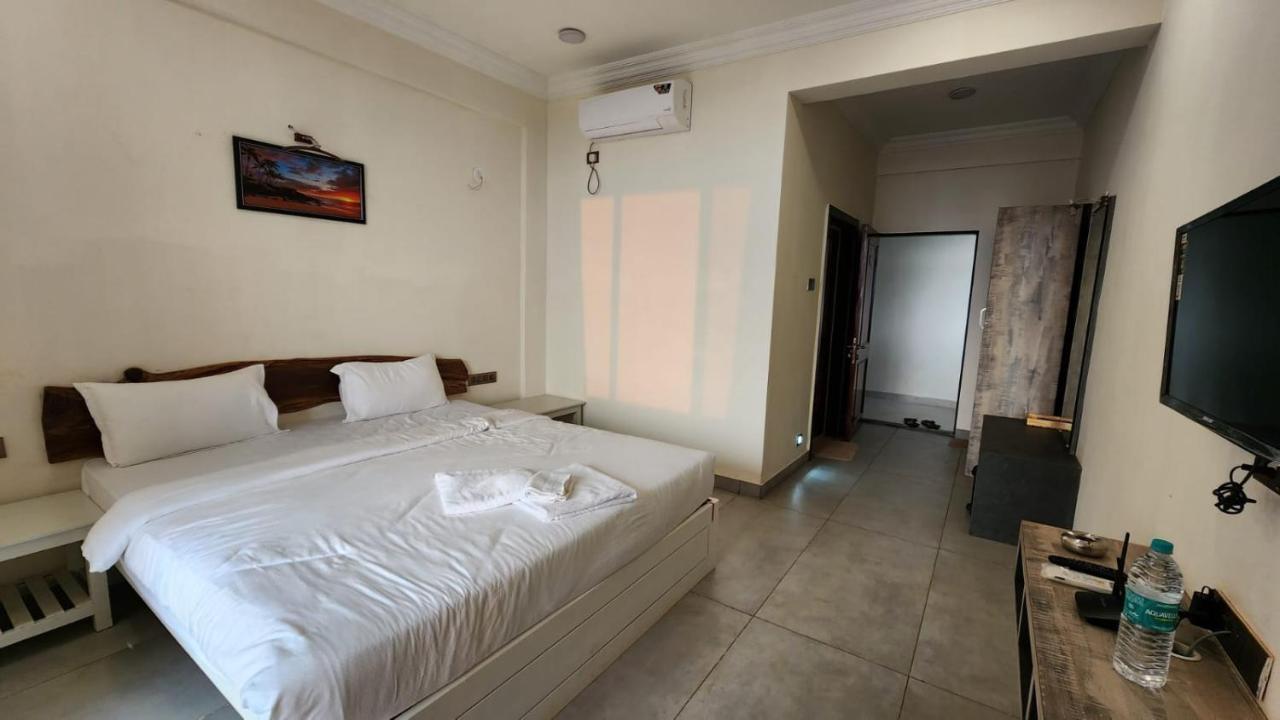 Coastal Bay Beach Resort Harnai Bagian luar foto
