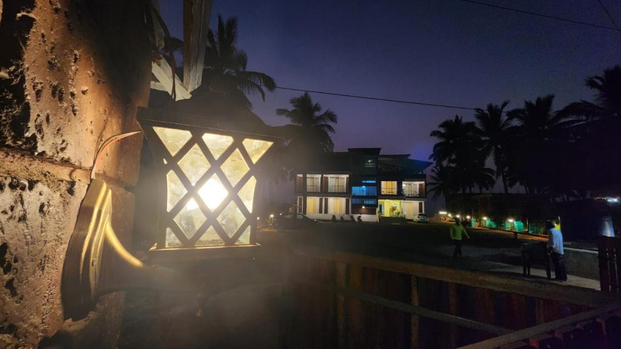 Coastal Bay Beach Resort Harnai Bagian luar foto