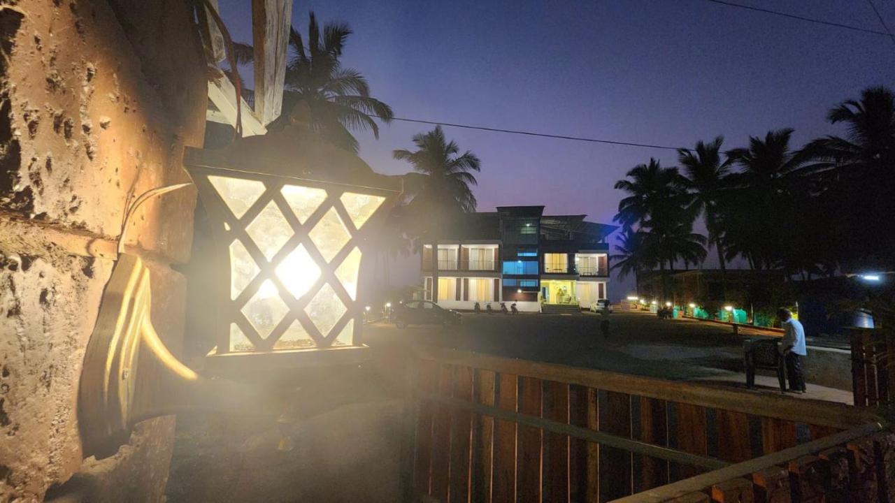 Coastal Bay Beach Resort Harnai Bagian luar foto