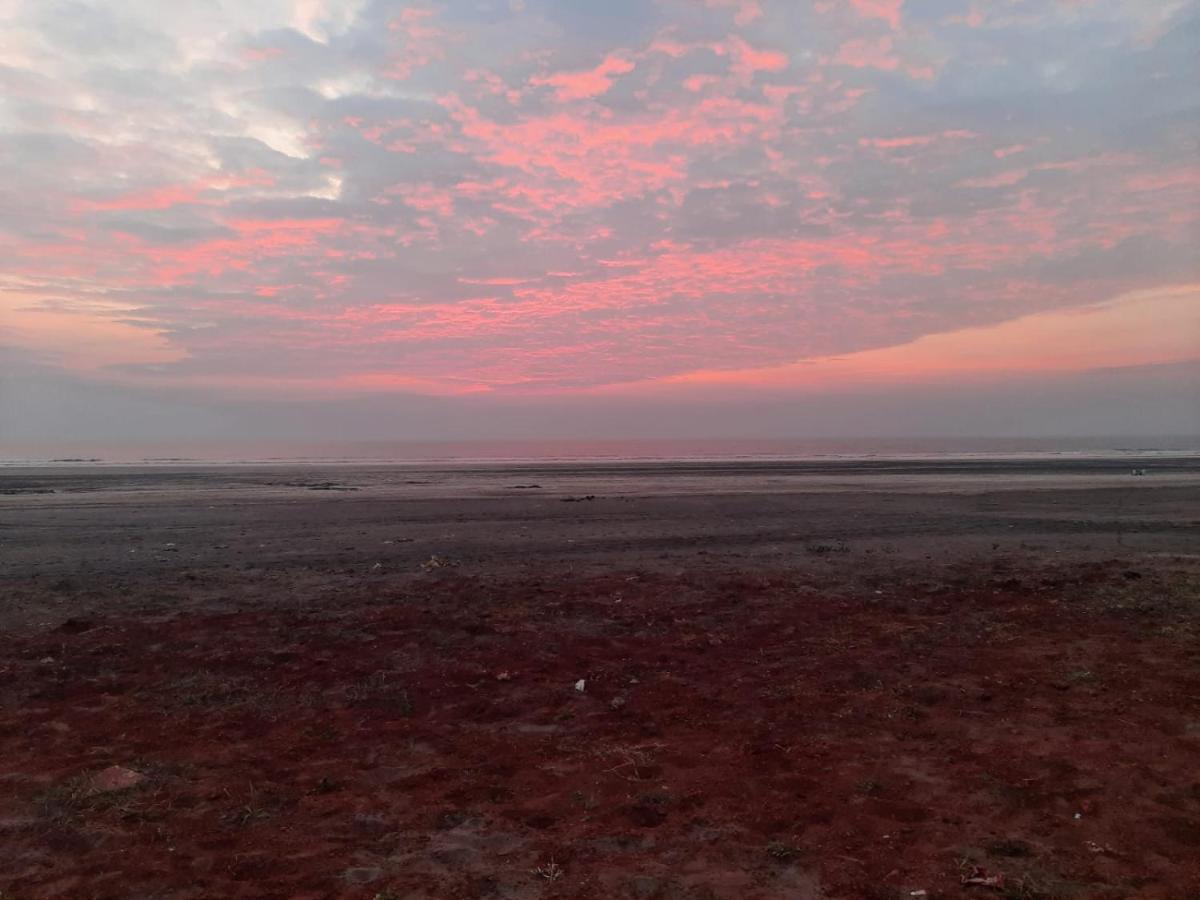 Coastal Bay Beach Resort Harnai Bagian luar foto