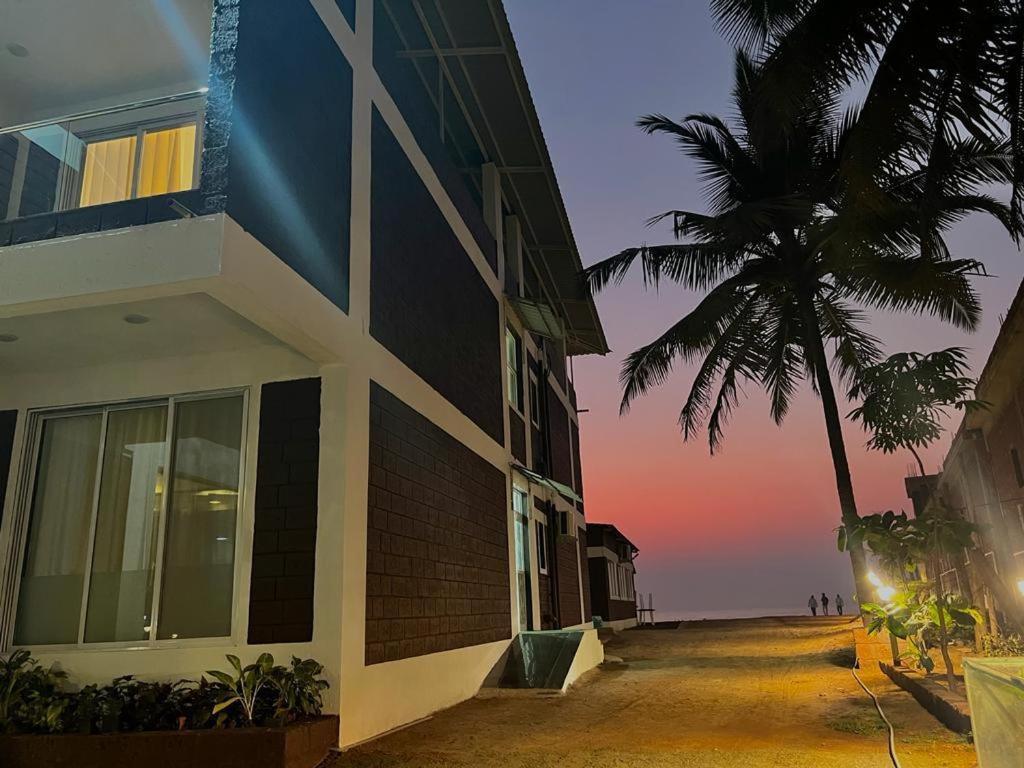 Coastal Bay Beach Resort Harnai Bagian luar foto
