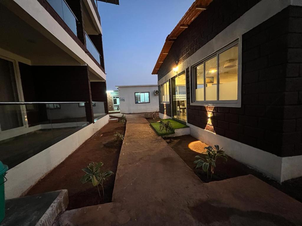 Coastal Bay Beach Resort Harnai Bagian luar foto