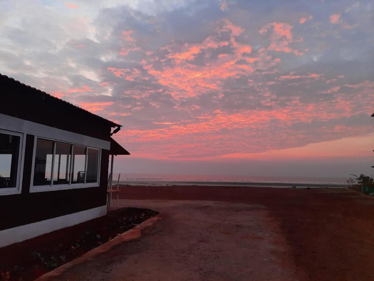 Coastal Bay Beach Resort Harnai Bagian luar foto